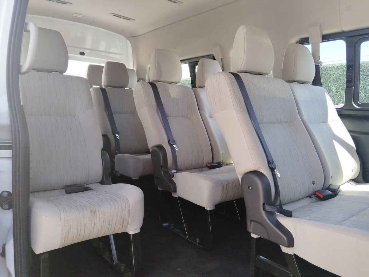 2025 Nissan Urvan 4p Amplia L4/2.5 Man 15/Pas P/Seg