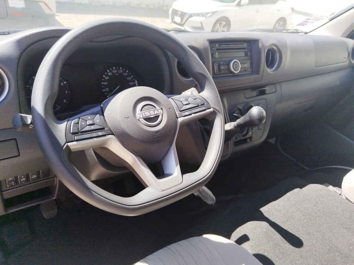 2025 Nissan Urvan 4p Amplia L4/2.5 Man 15/Pas P/Seg