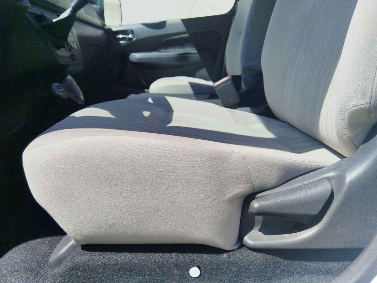 2025 Nissan Urvan 4p Amplia L4/2.5 Man 15/Pas P/Seg