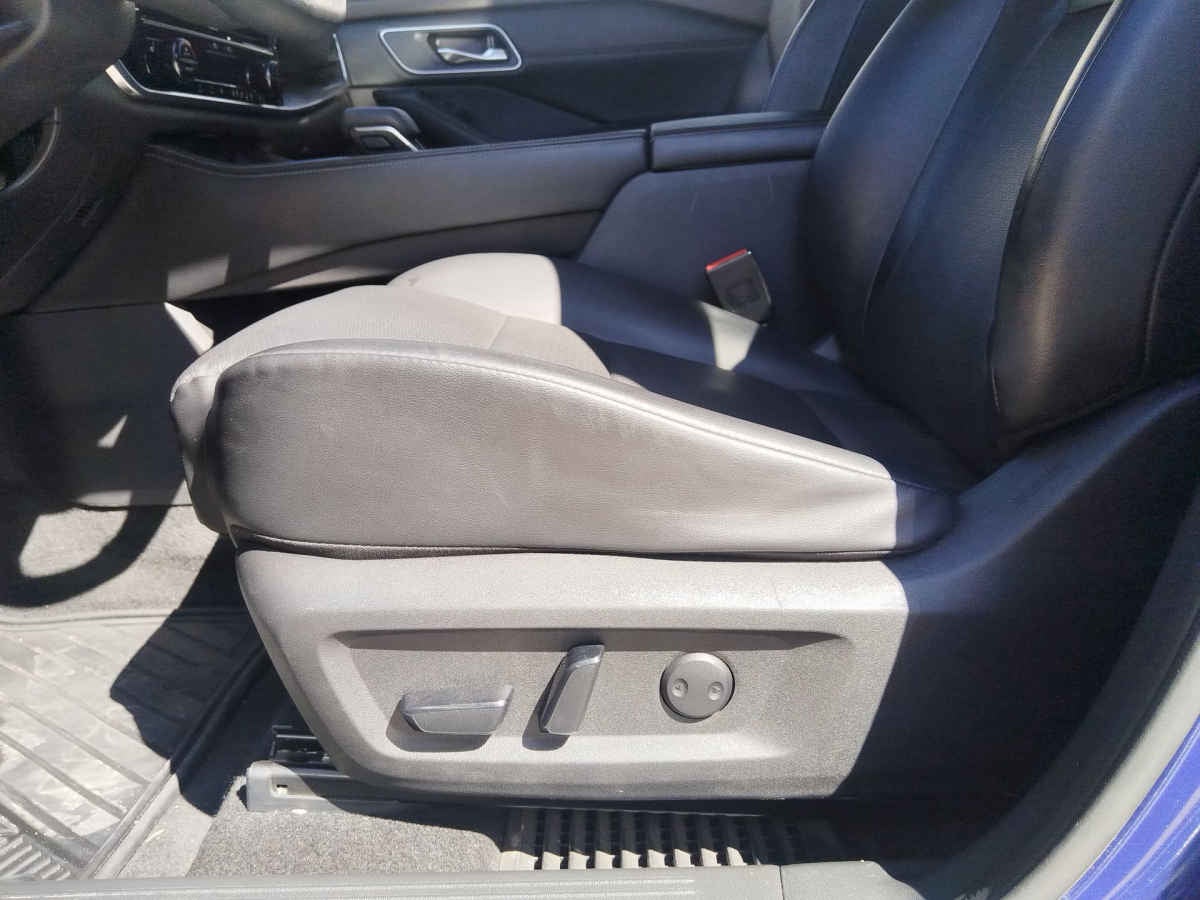 2024 Nissan X-Trail 5p Platinum 2 Row L4/2.5 Aut