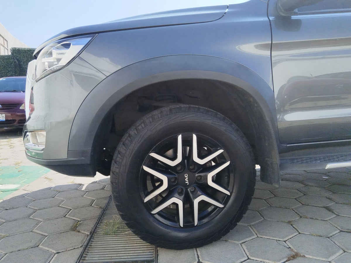 2023 JAC Frison 4p T8 Doble Cabina L4/2.0/T Man