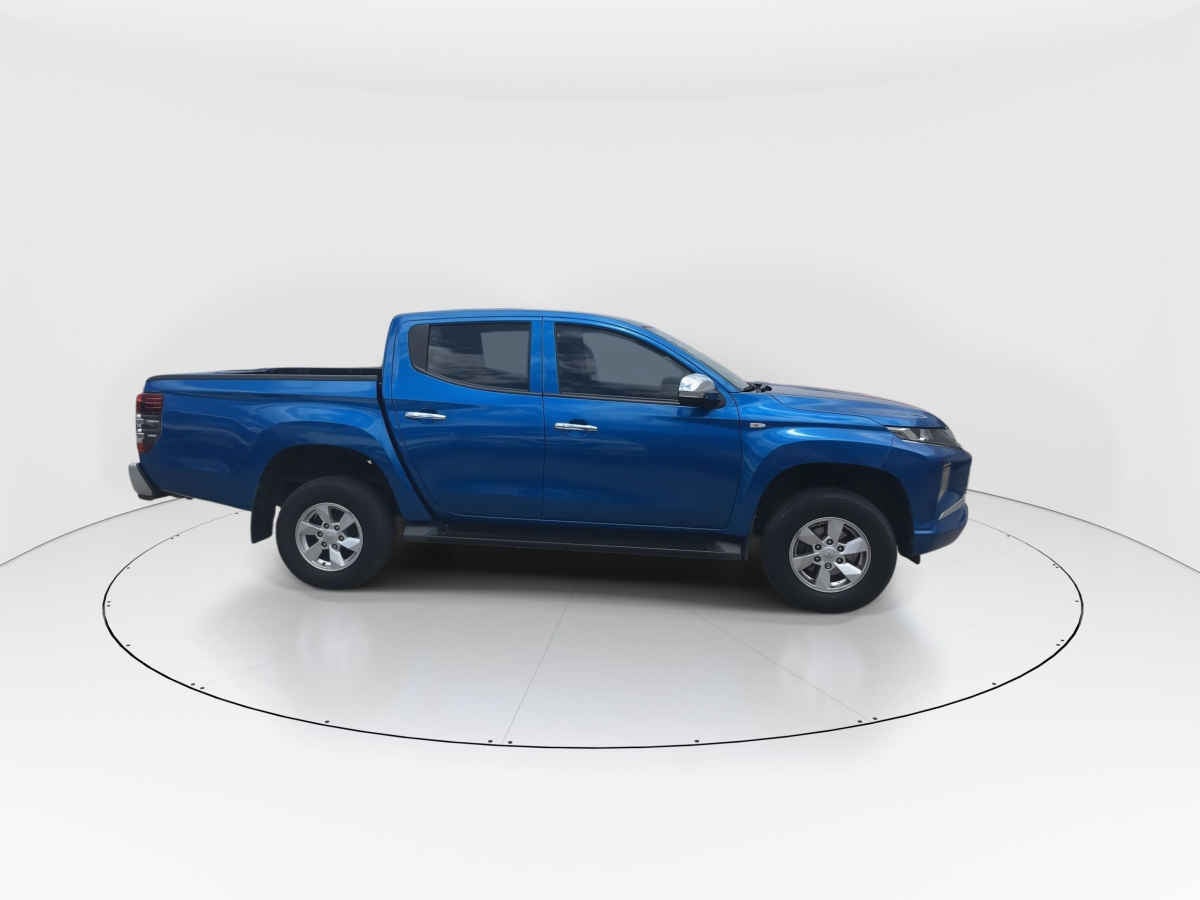 2023 Mitsubishi L200 4p GLX Doble L4/2.4 Man 2WD