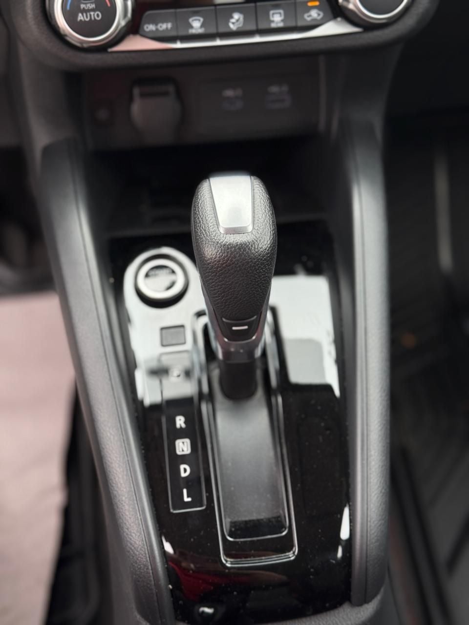 2025 Nissan Versa 1.6 SR At