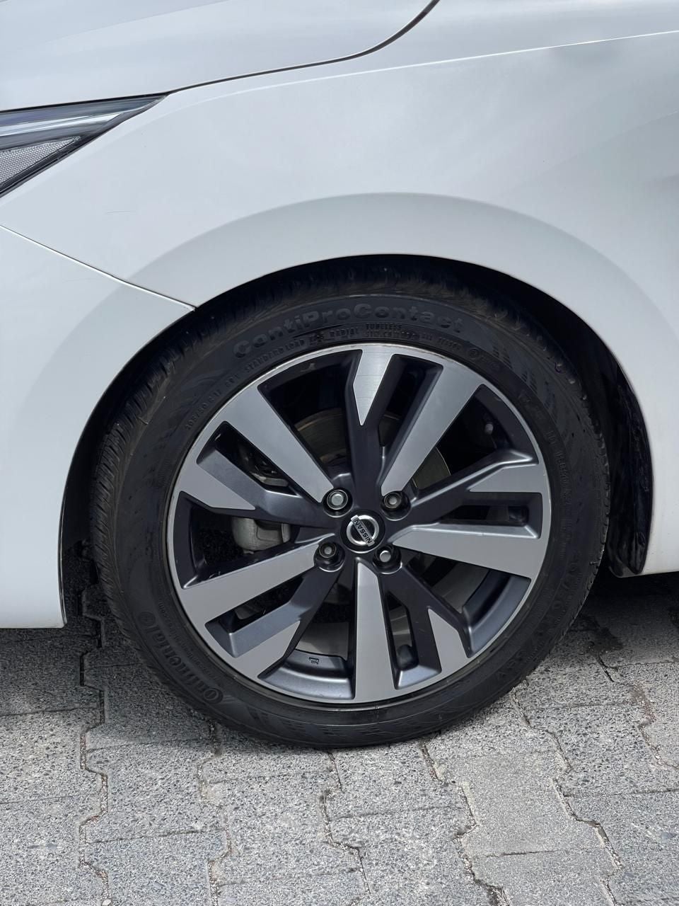 2021 Nissan Versa 1.6 Platinum Piel At