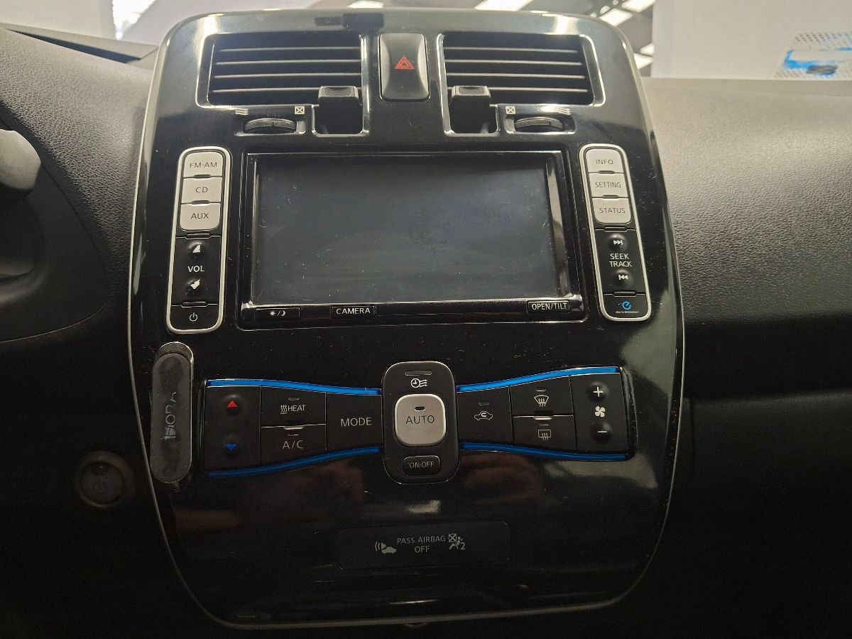 2015 Nissan LEAF 5p Electrico 24 kwh/90 kw