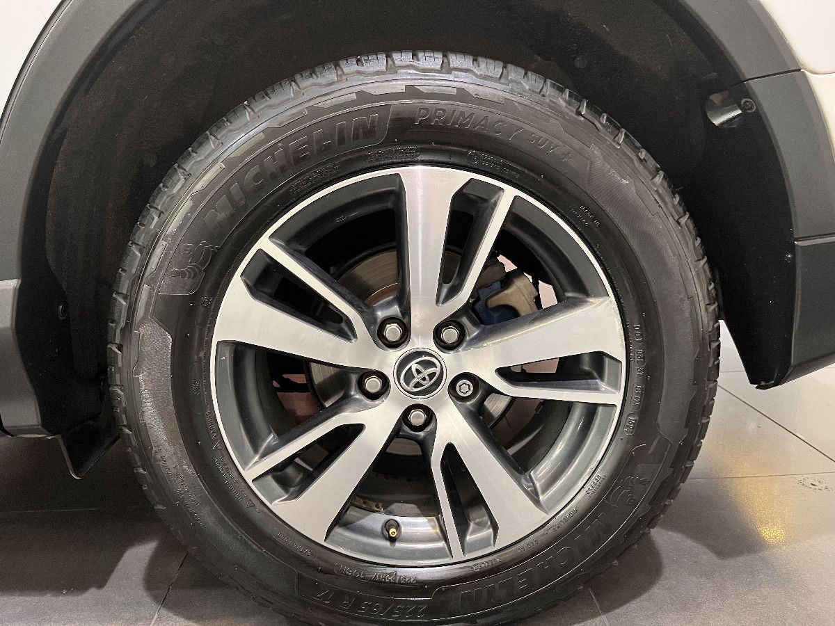2018 Toyota RAV4 5p LE L4/2.5 Aut