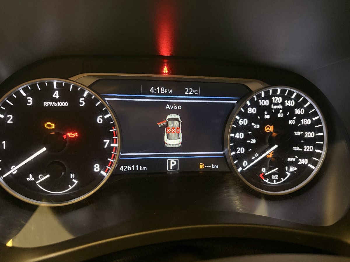 2022 Nissan Sentra 4p SR Bi-tono L4/2.0 Aut