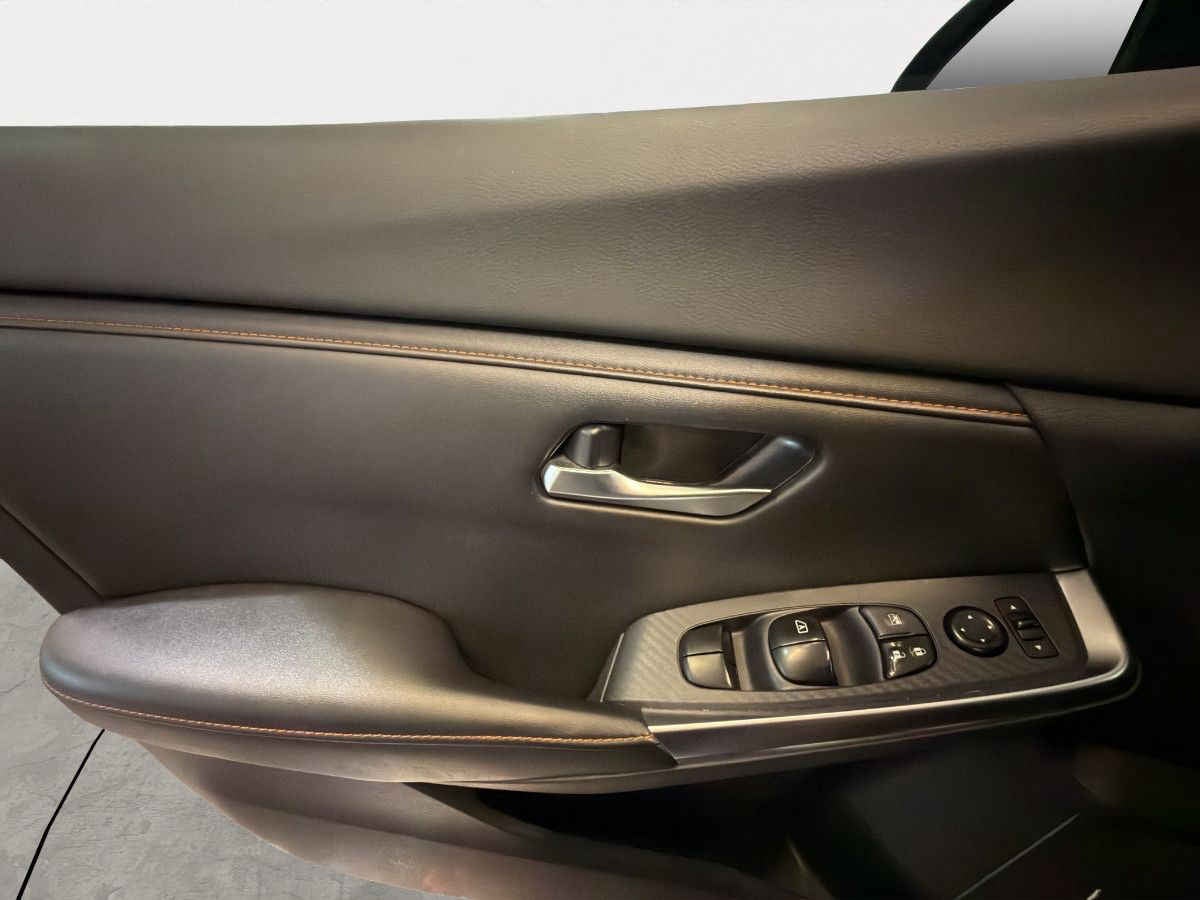 2022 Nissan Sentra 4p SR Bi-tono L4/2.0 Aut