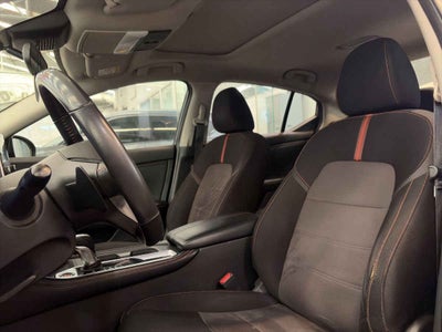 2022 Nissan Sentra 4p SR Bi-tono L4/2.0 Aut