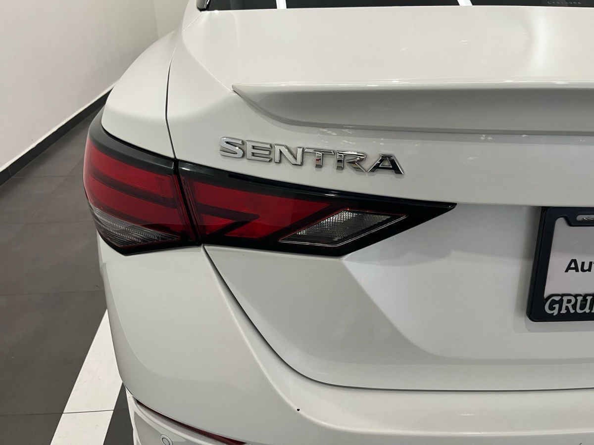 2020 Nissan Sentra 4p SR L4/2.0/T Man