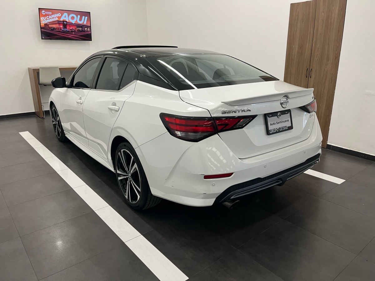 2020 Nissan Sentra 4p SR L4/2.0/T Man