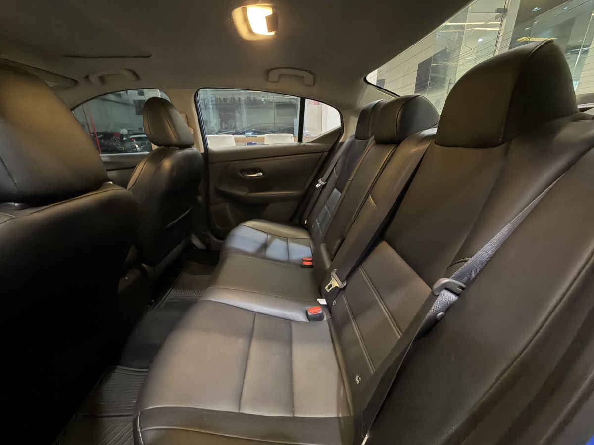 2024 Nissan Sentra 4p SR Platinum Bi-tono L4/2.0 Aut