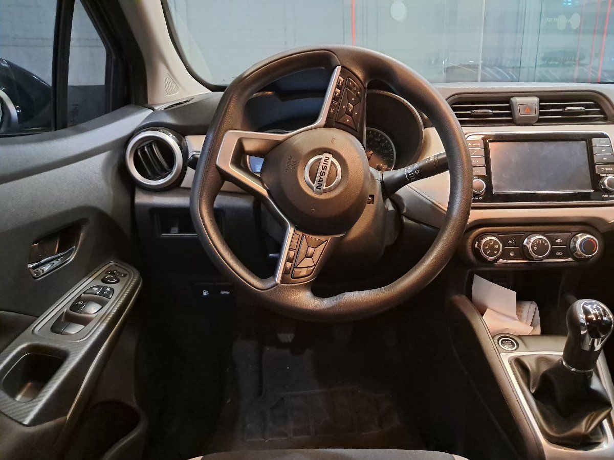 2022 Nissan Versa 4p Advance L4/1.6 Man