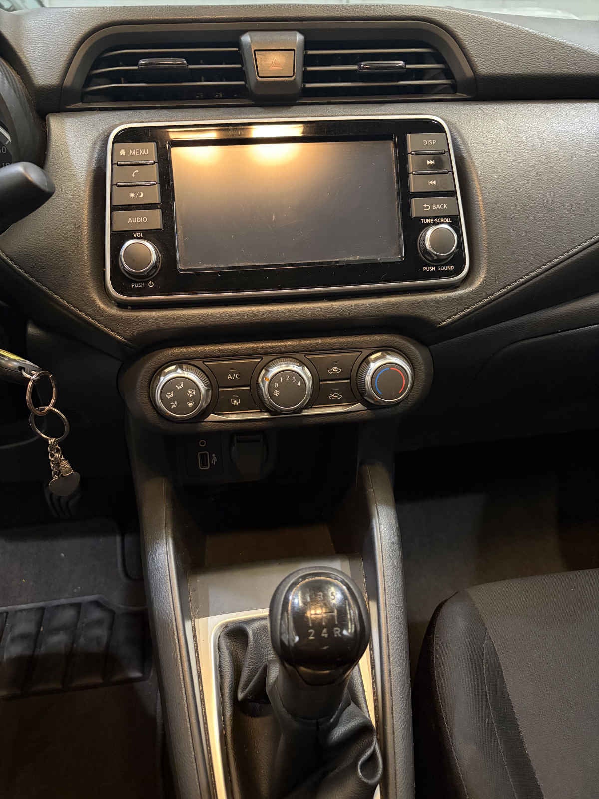 2024 Nissan Versa 4p Sense L4/1.6 Man