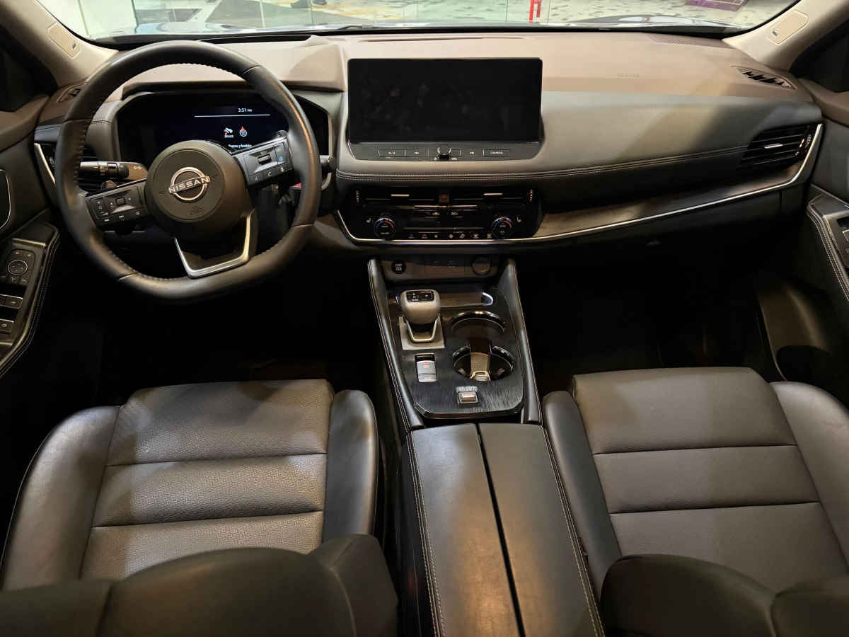 2025 Nissan X-Trail 5p Platinum Plus 2 Row L4/2.5 Aut