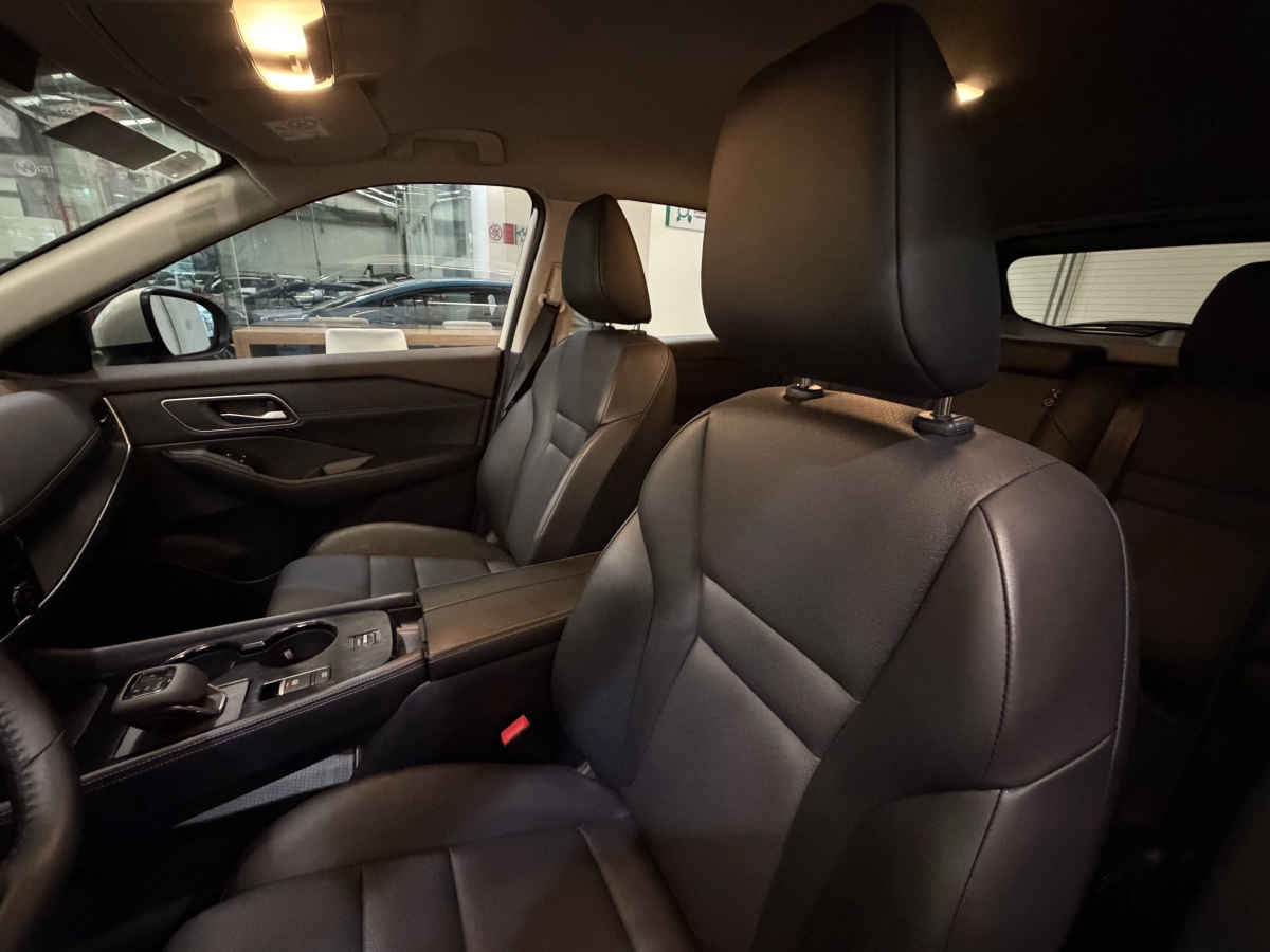 2025 Nissan X-Trail 5p Exclusive 2 Row L4/2.5 Aut