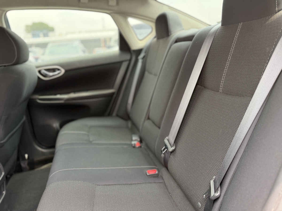 2017 Nissan Sentra 4p Advance L4/1.8 Aut