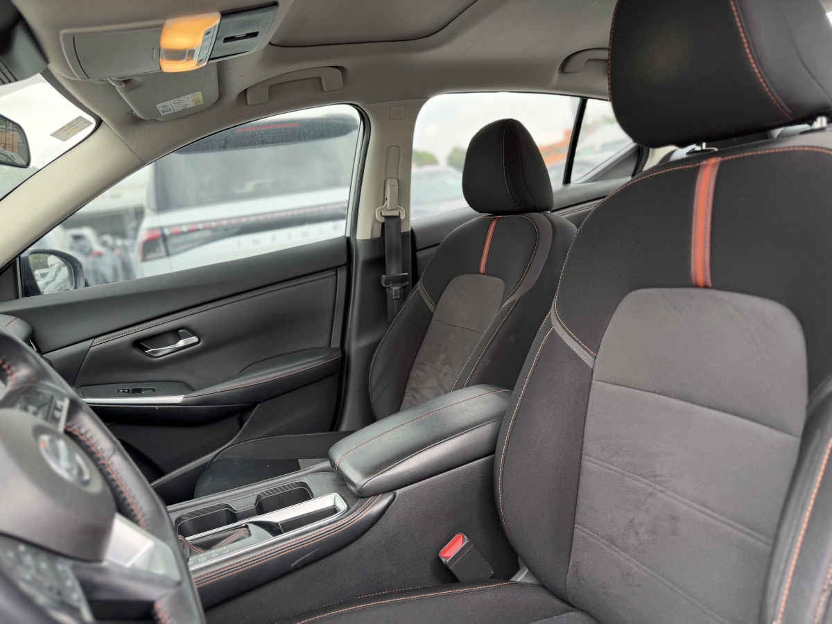 2021 Nissan Sentra 4p SR Bi-tono L4/2.0 Aut