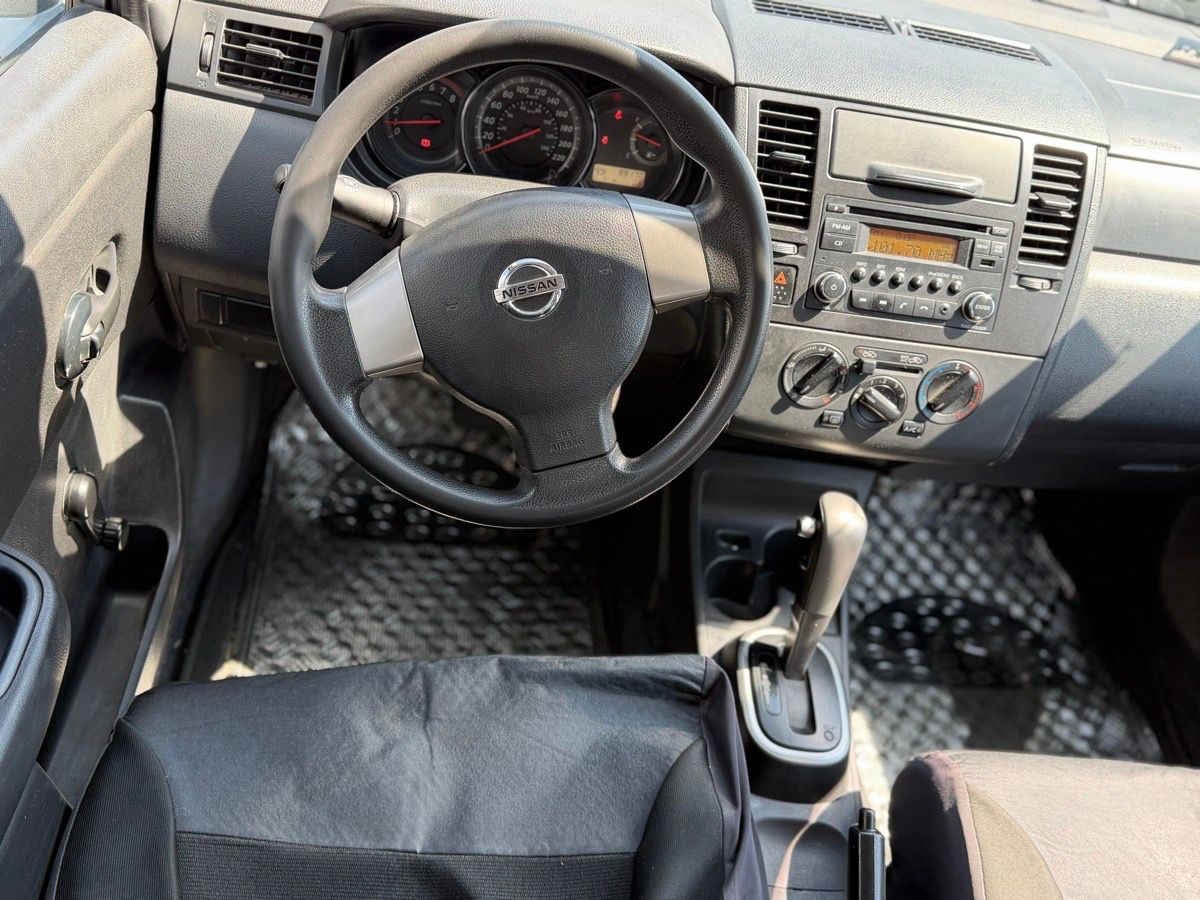 2017 Nissan Tiida 4p Sedán Sense L4/1.8 Aut