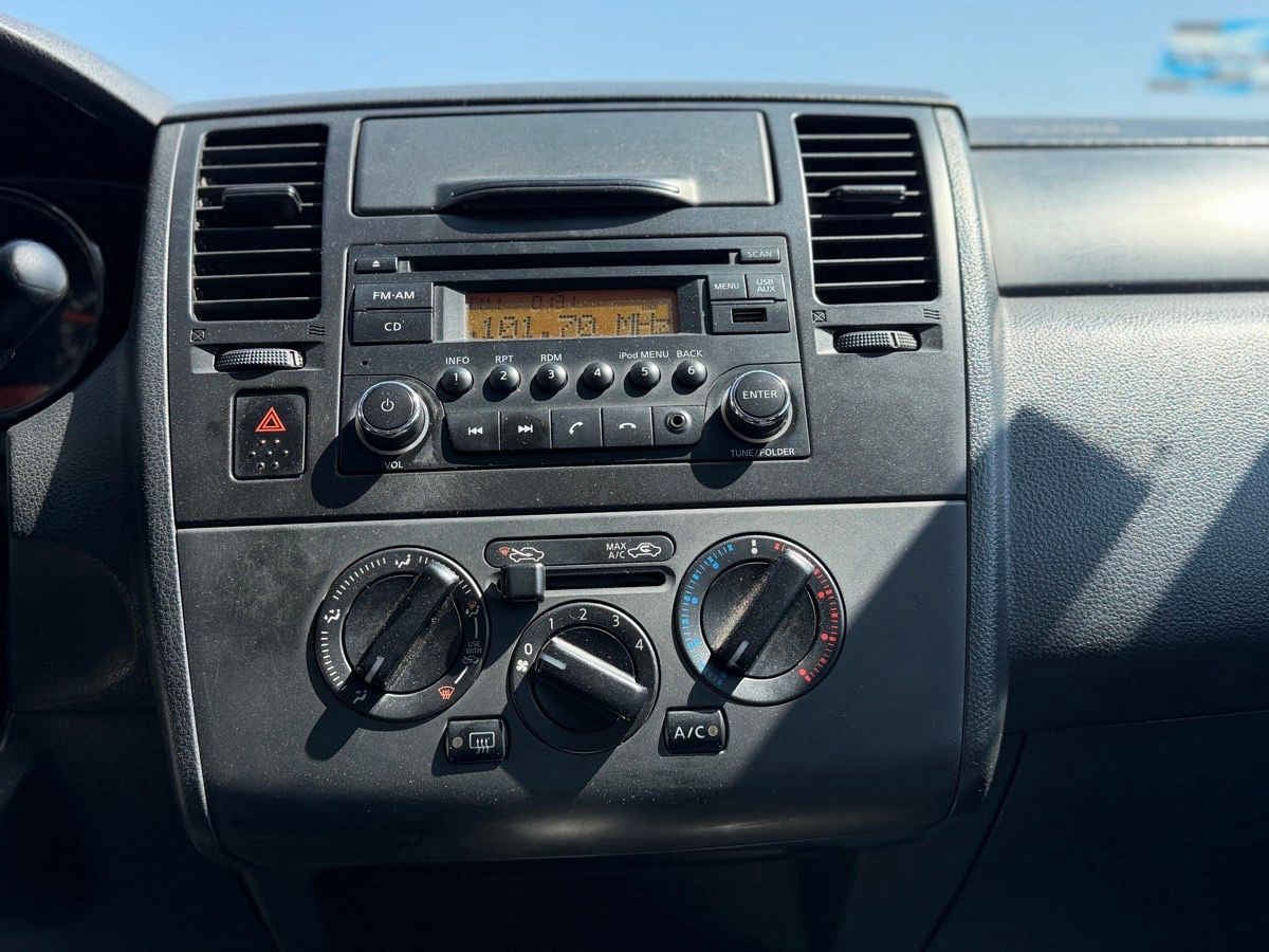 2017 Nissan Tiida 4p Sedán Sense L4/1.8 Aut