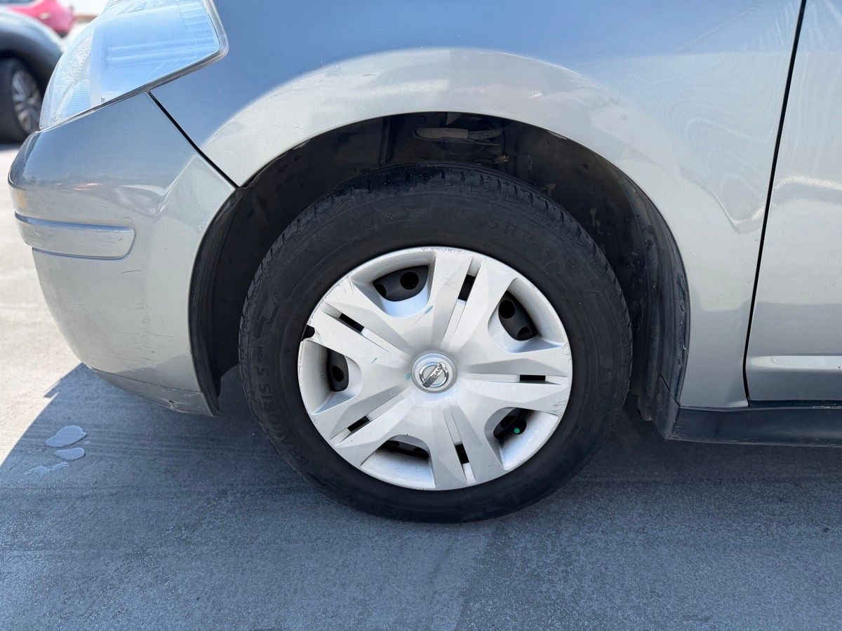 2017 Nissan Tiida 4p Sedán Sense L4/1.8 Aut