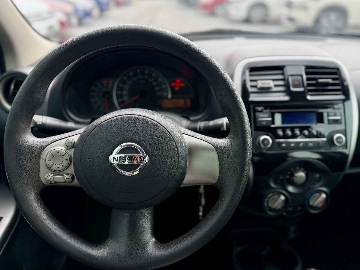 2017 Nissan March 5p Advance L4/1.6 Man