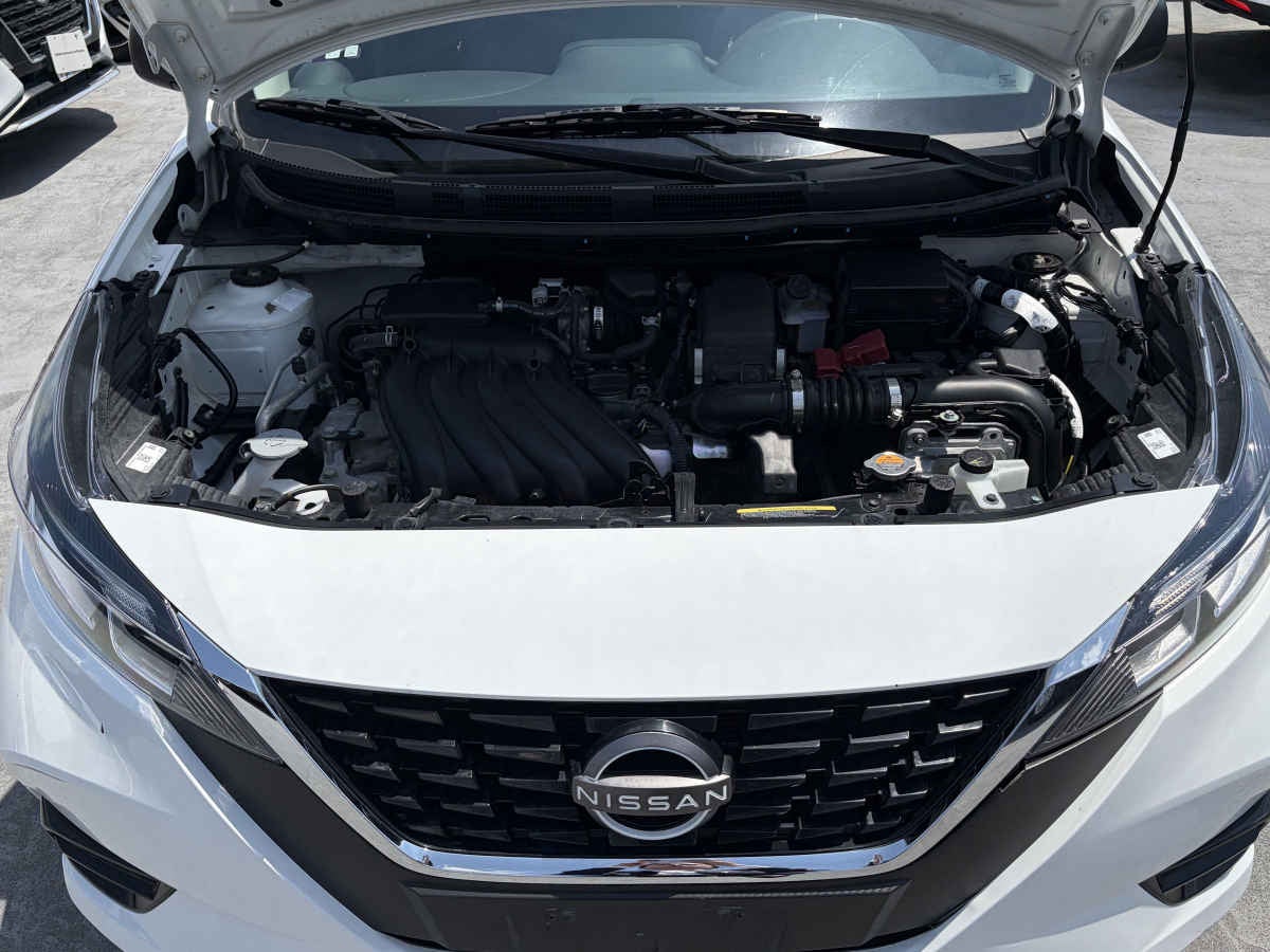 2025 Nissan March 5p Sense L4/1.6 Aut