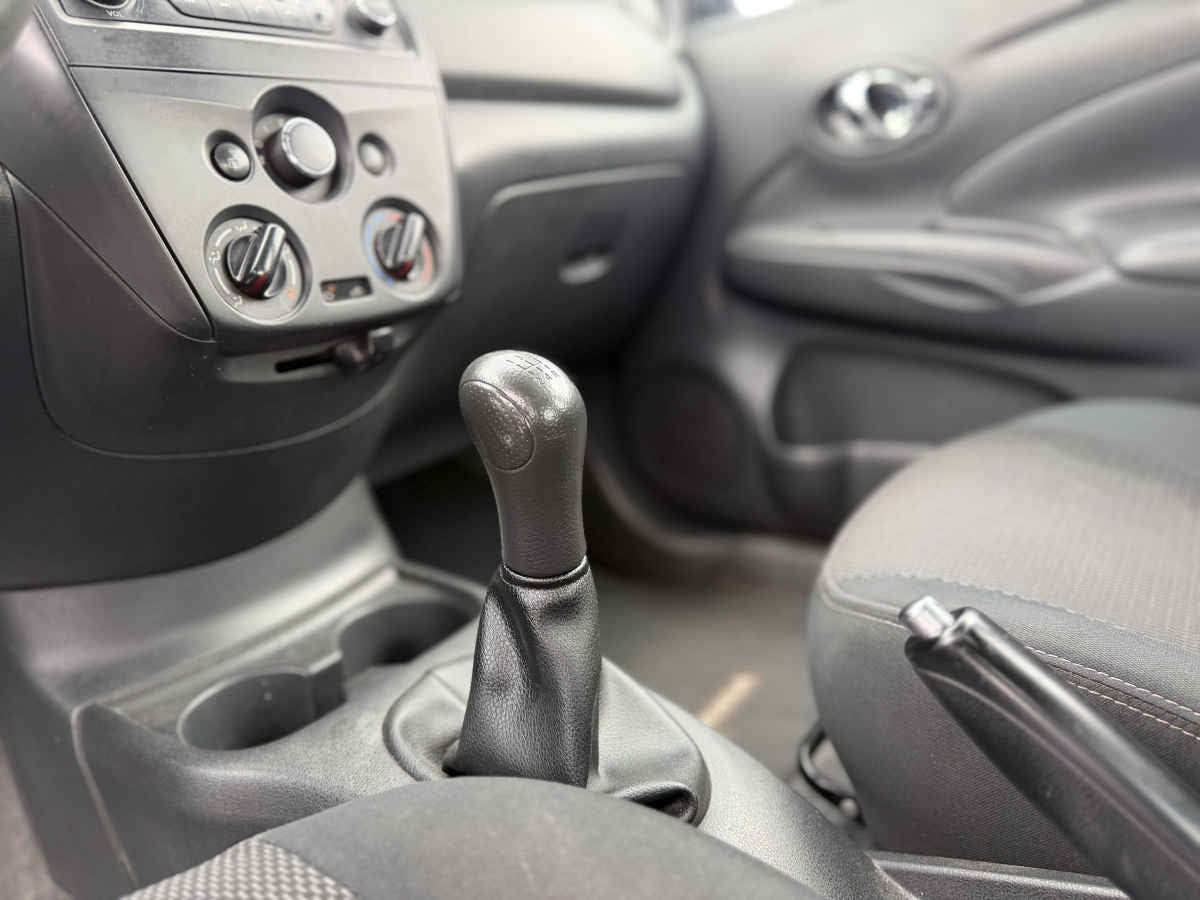 2015 Nissan Versa 4p Sense L4/1.6 Man
