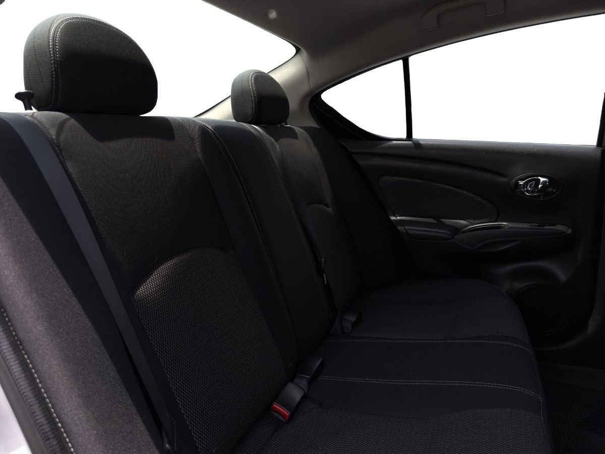 2015 Nissan Versa 4p Advance L4/1.6 Aut