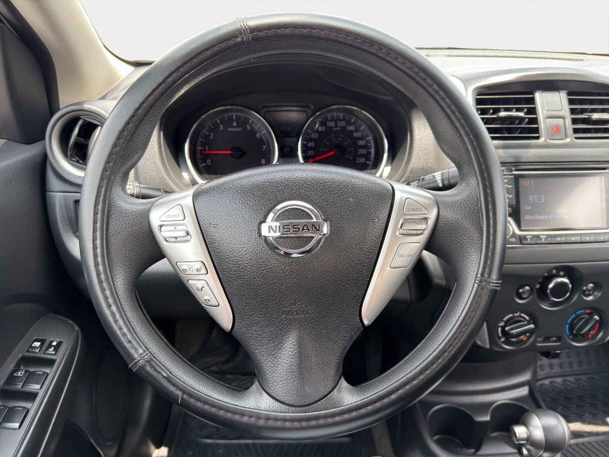 2015 Nissan Versa 4p Advance L4/1.6 Aut