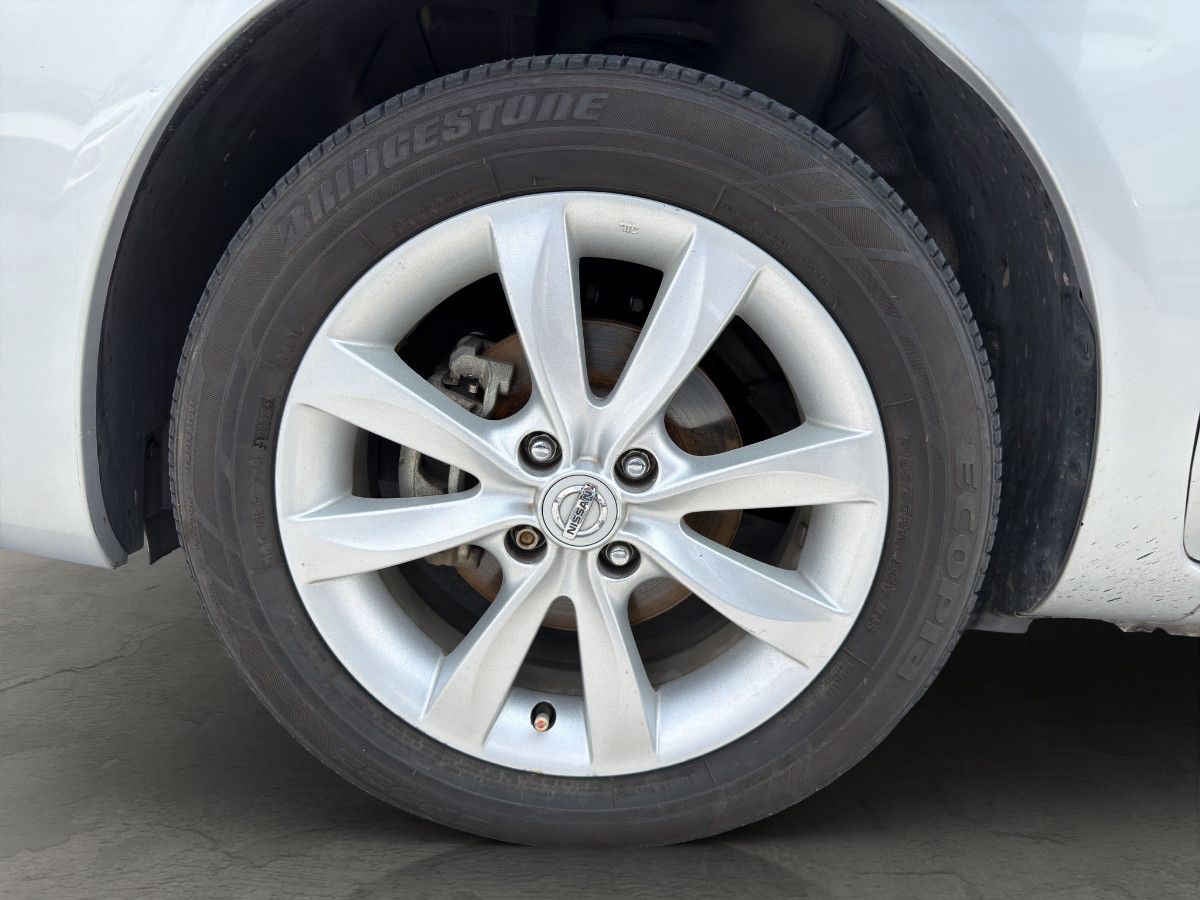 2015 Nissan Versa 4p Advance L4/1.6 Aut