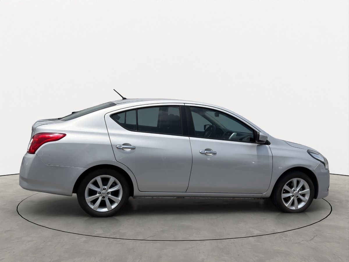 2015 Nissan Versa 4p Advance L4/1.6 Aut