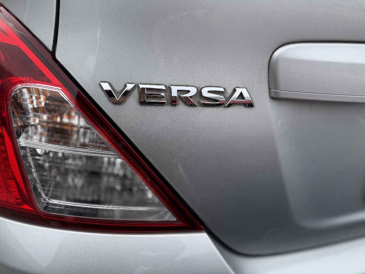 2015 Nissan Versa 4p Advance L4/1.6 Aut