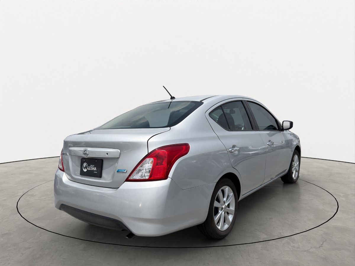 2015 Nissan Versa 4p Advance L4/1.6 Aut