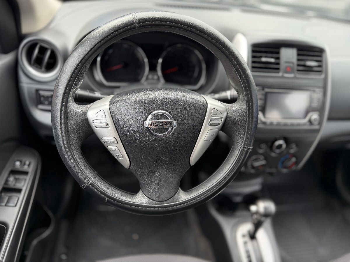 2015 Nissan Versa 4p Advance L4/1.6 Aut