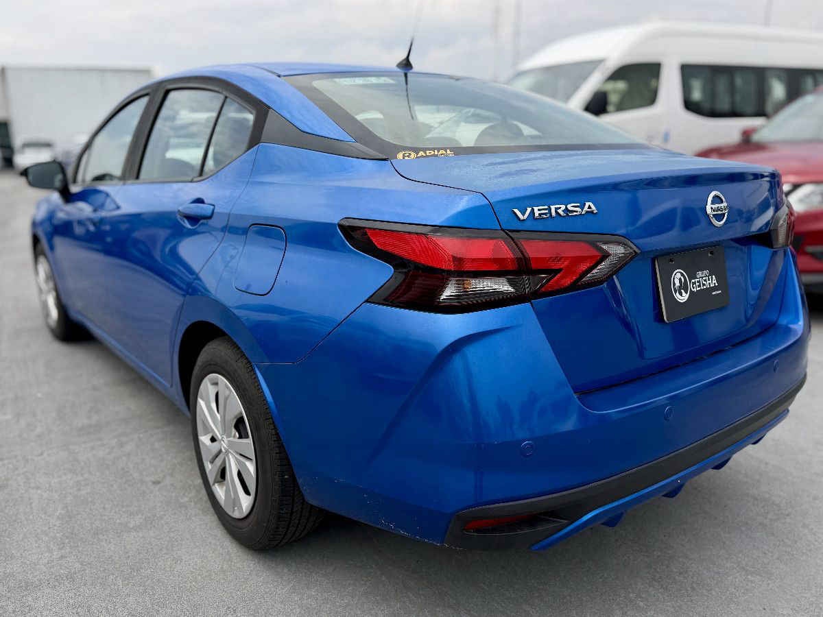 2022 Nissan Versa 4p Sense L4/1.6 Man