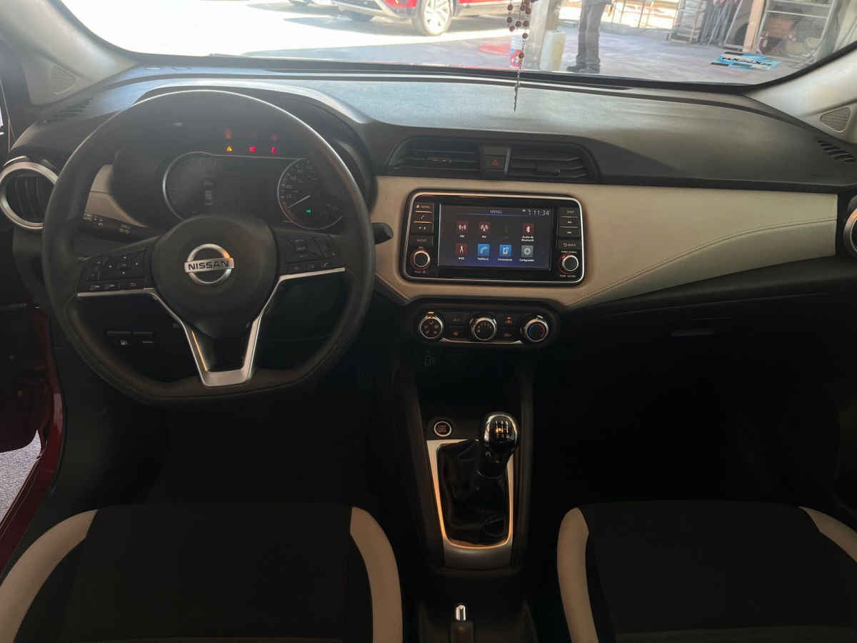 2022 Nissan Versa 4p Advance L4/1.6 Man