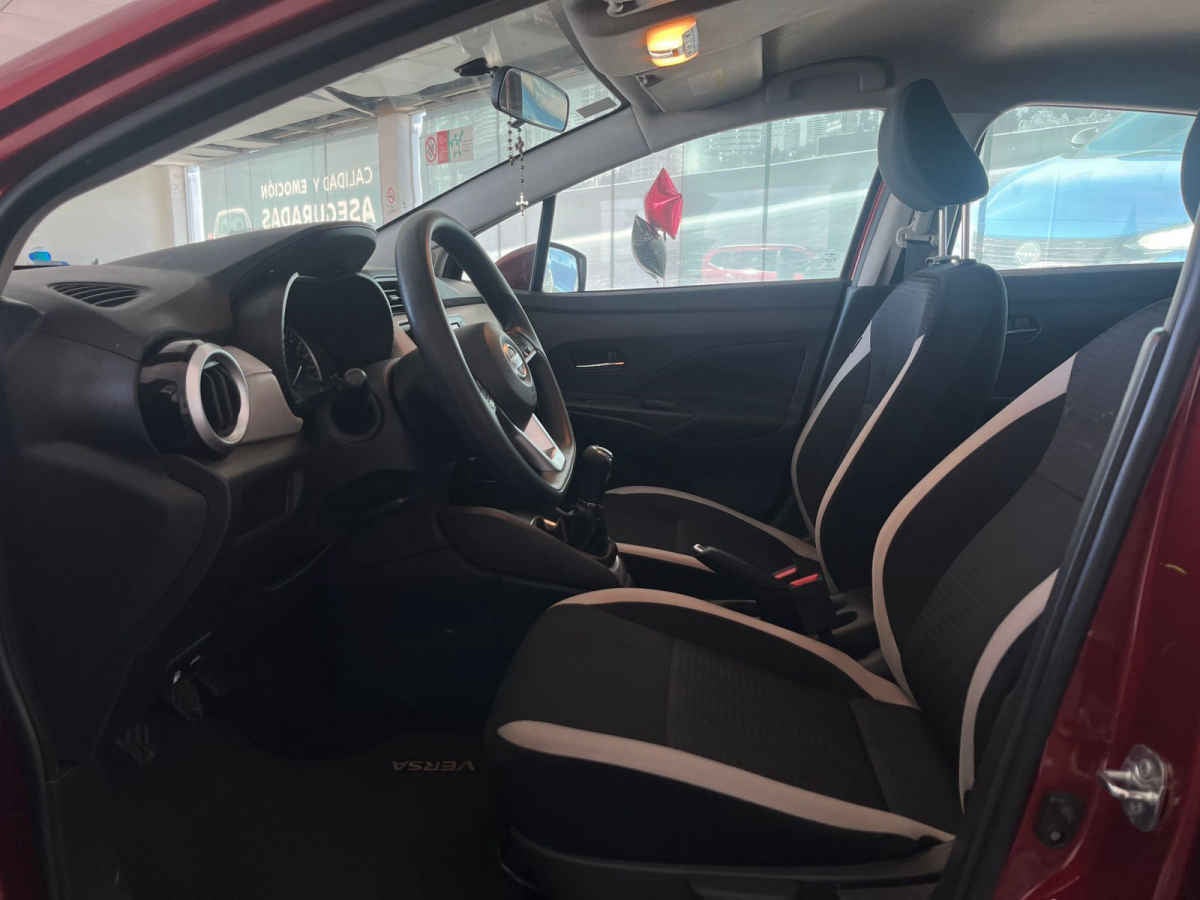 2022 Nissan Versa 4p Advance L4/1.6 Man