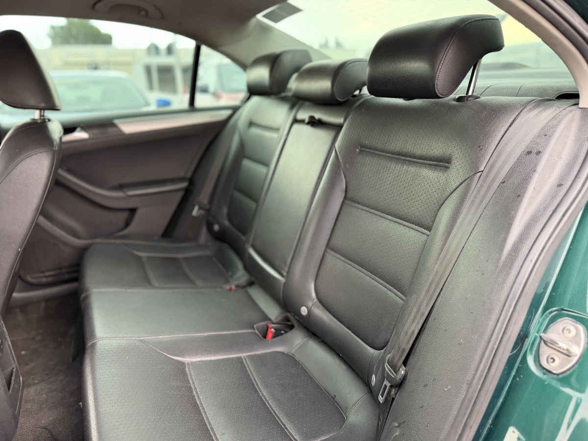 2017 Volkswagen Jetta 4p Sportline L5/2.5 Aut