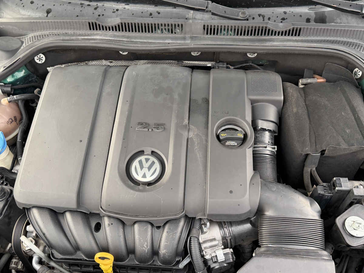 2017 Volkswagen Jetta 4p Sportline L5/2.5 Aut