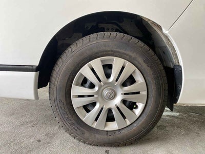 2024 Nissan Urvan 4p Amplia L4/2.5 Man