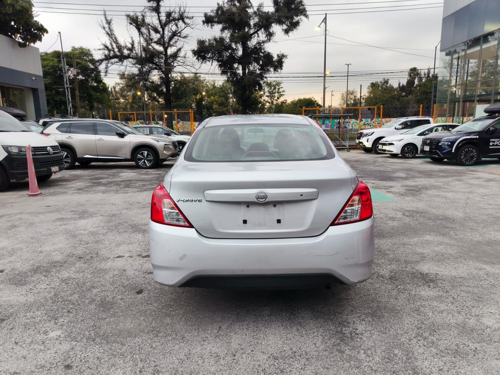 2025 Nissan V-Drive 1.6 A/C  Mt