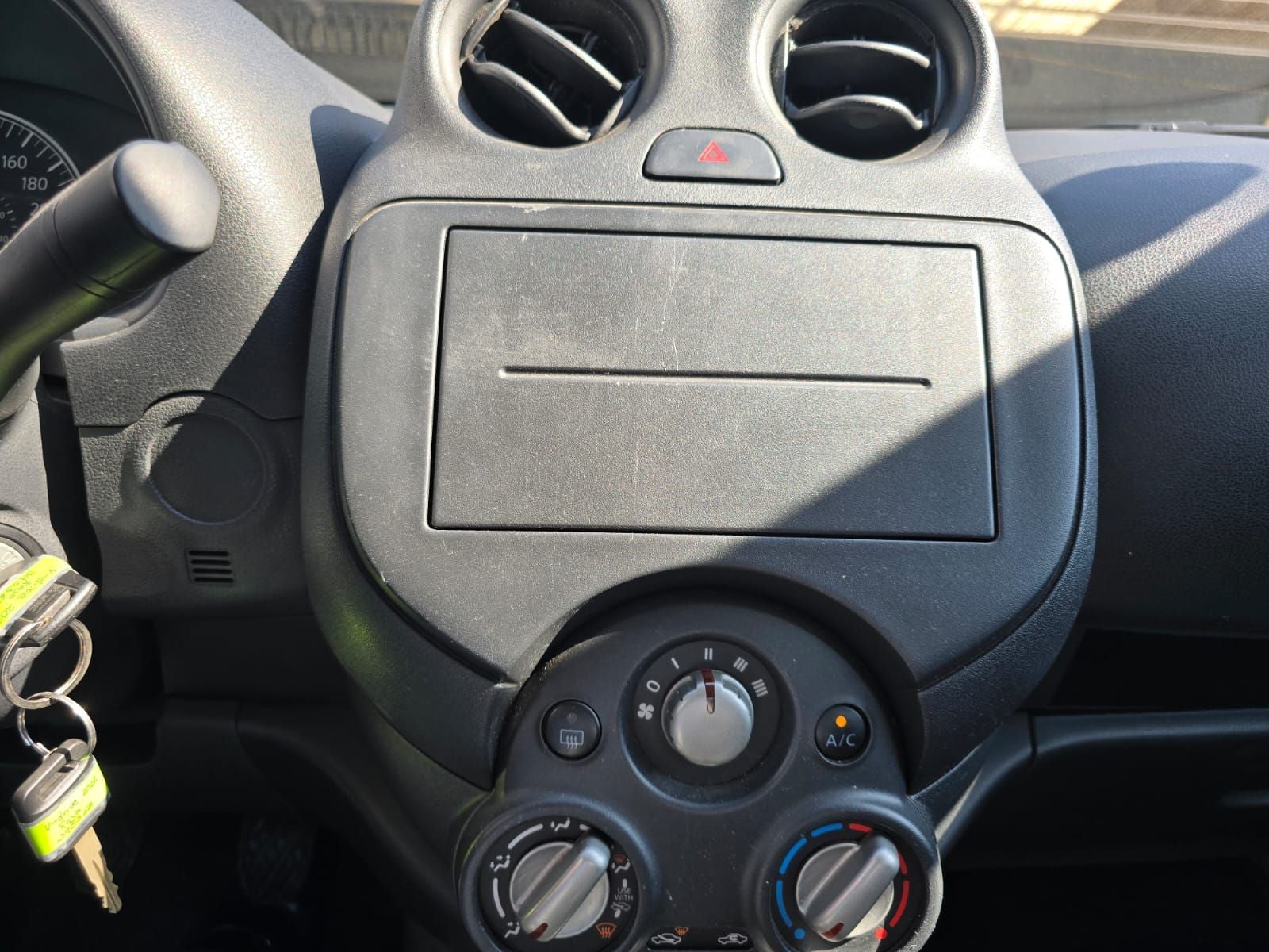 2022 Nissan V-Drive 1.6 A/C  Mt