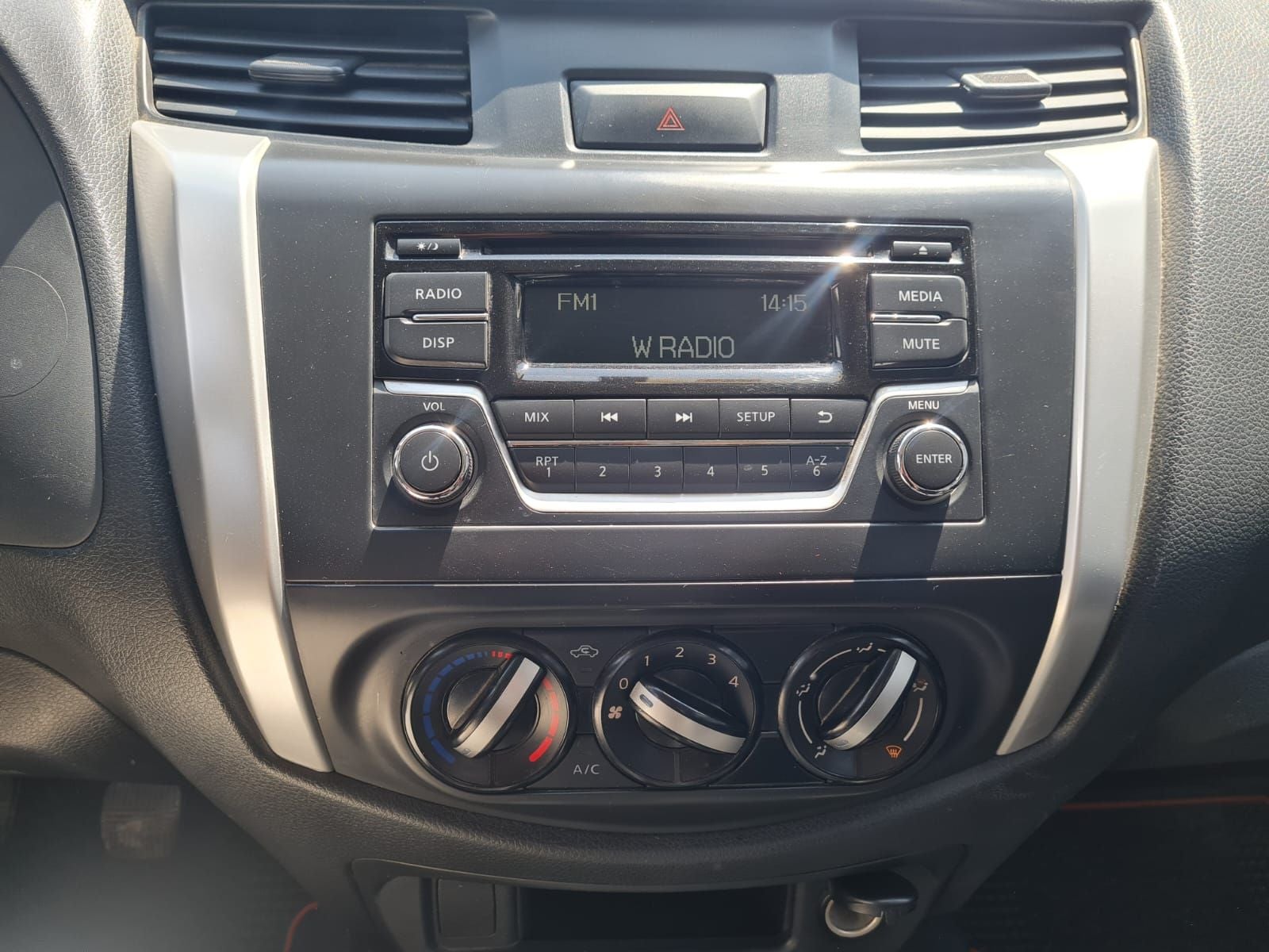 2020 Nissan NP300 Doble Cabina 2.5 SE Paq Seguridad Mt