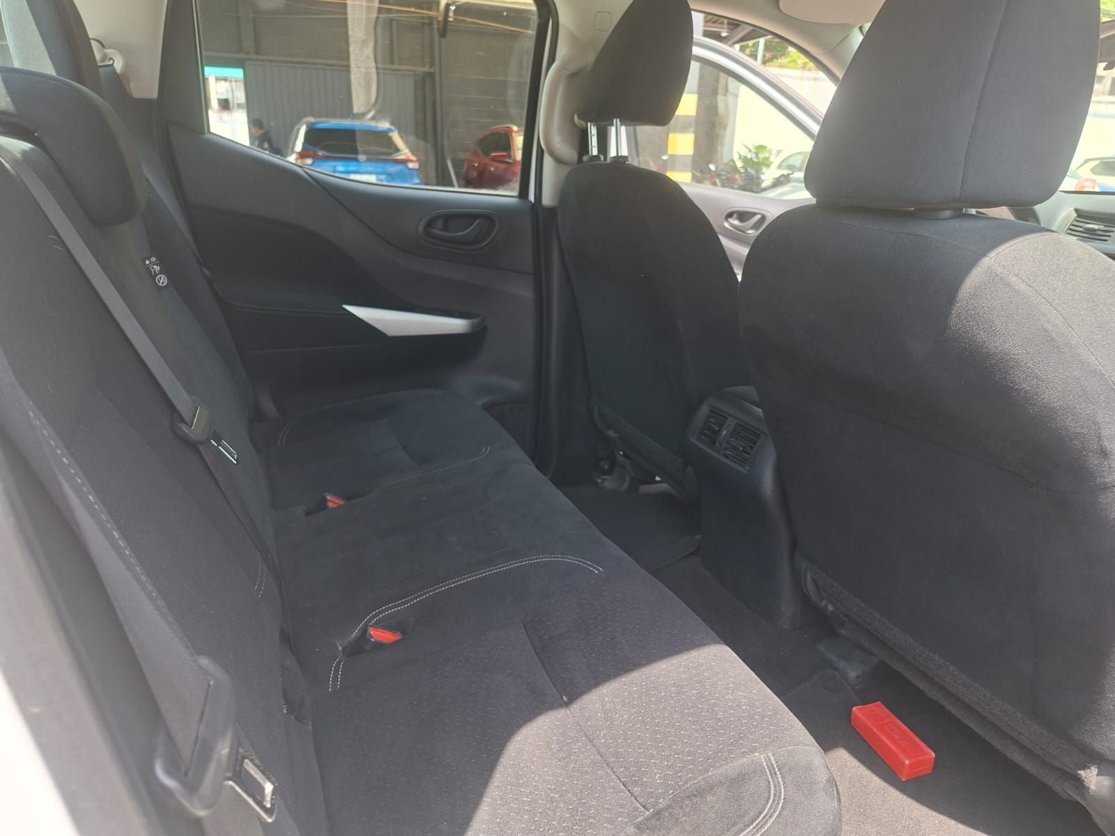 2020 Nissan NP300 Doble Cabina 2.5 SE Paq Seguridad Mt