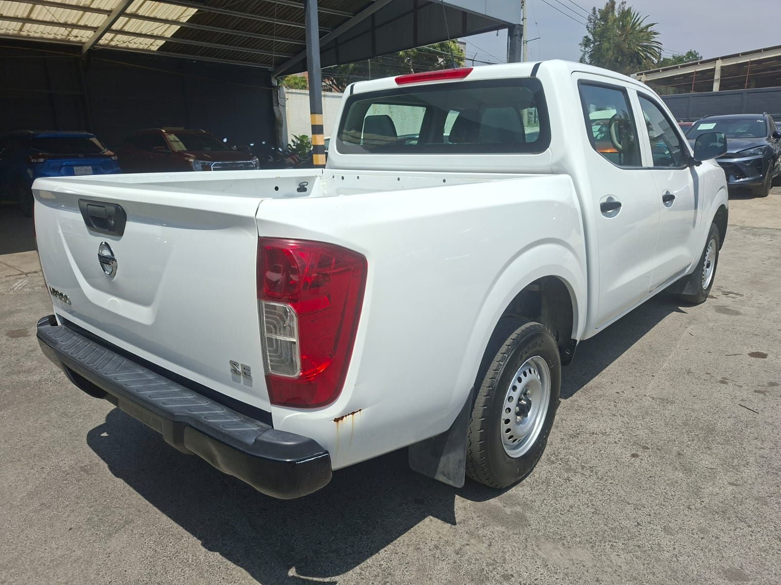 2020 Nissan NP300 Doble Cabina 2.5 SE Paq Seguridad Mt
