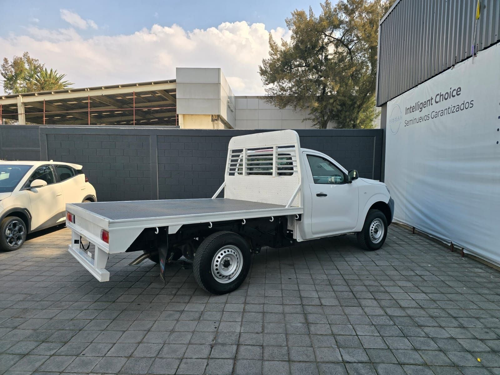 2025 Nissan NP300 2.5 Chasis AC VDC Mt