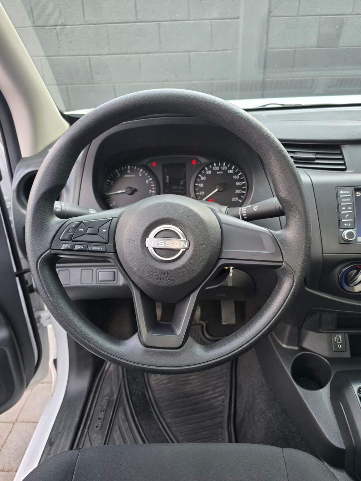 2025 Nissan NP300 2.5 Chasis AC VDC Mt