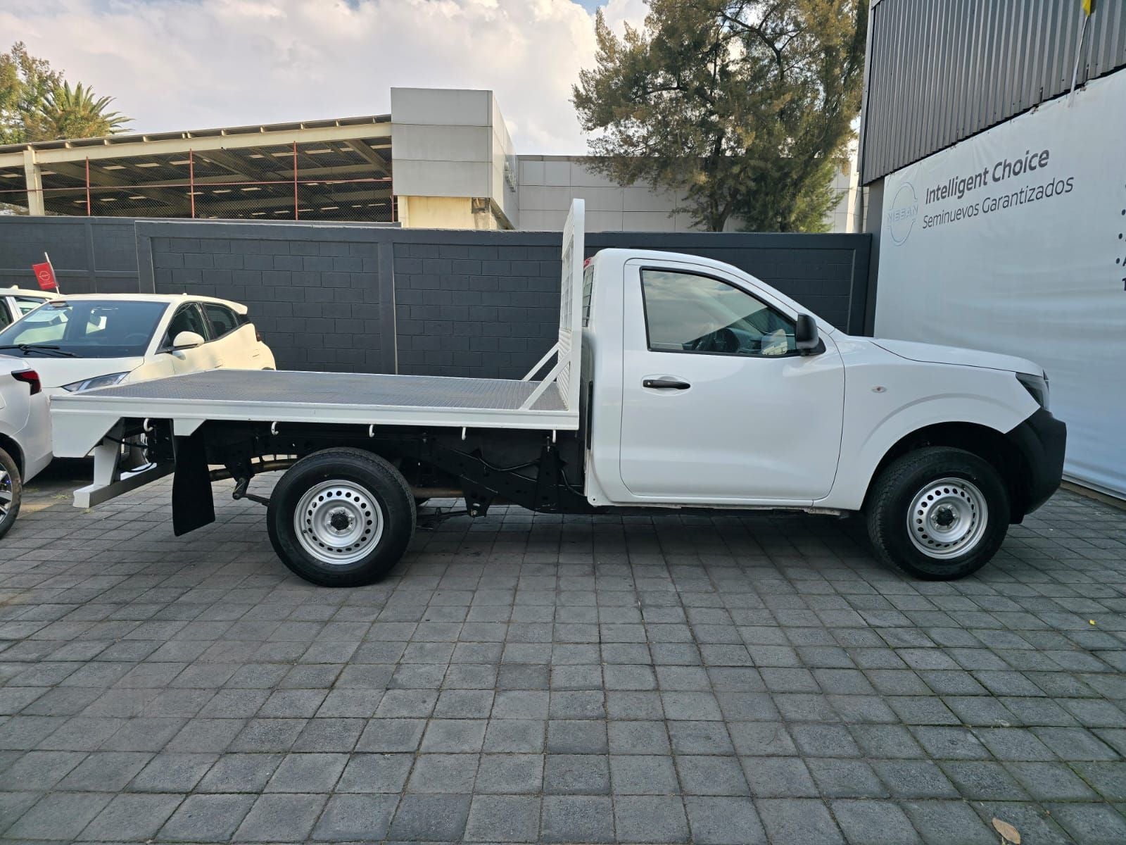 2025 Nissan NP300 2.5 Chasis AC VDC Mt