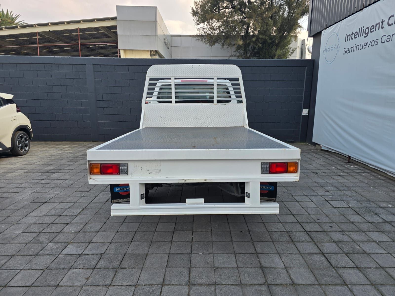 2025 Nissan NP300 2.5 Chasis AC VDC Mt